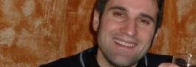 Cammina lungo la strada: travolto ​e ucciso da un'auto a 36 anni Cammina lungo la strada: travolto ​e ucciso da un'auto a 36 anni