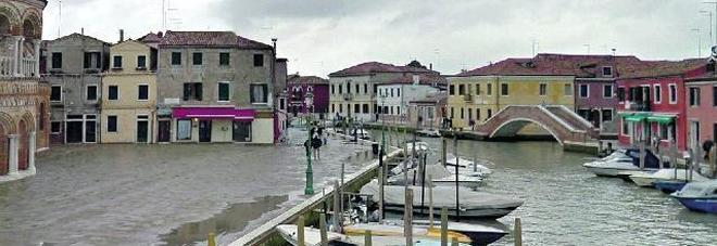 Le turiste prenotano l'appartamento a Murano, arrivano, ma quella porta non c'è Le turiste prenotano l'appartamento a Murano, arrivano, ma quella porta non c'è
