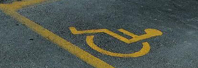Sosta per invalidi, 4 automobilisti multati: usavano i permessi dei parenti Sosta per invalidi, 4 automobilisti multati: usavano i permessi dei parenti