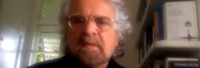 Beppe Grillo e il post sul vaccino anti-Covid: «Li farò tutto insieme, in un'unica siringata»
