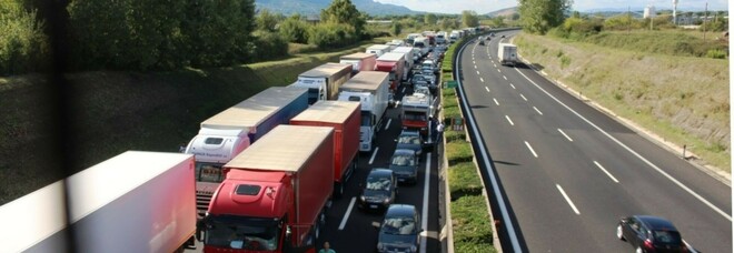 A1, incidente auto-moto in autostrada: 7 km di coda a Ferentino in direzione Roma