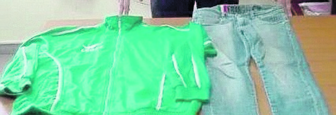 Rapina una tabaccheria, ma è tradito dai vestiti e viene arrestato Rapina una tabaccheria, ma è tradito dai vestiti e viene arrestato