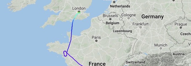 Volo Alitalia decollato da Roma verso New York costretto ad atterrare a Londra per motivi di sicurezza. Ecco cosa è successo