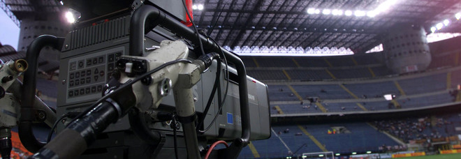 Diritti tv, Sky e Perform in corsa restano: Mediaset si sfila. Rilanci sino alle 20