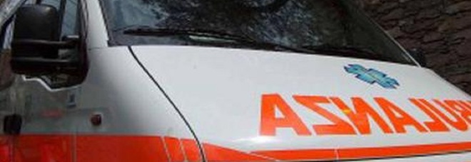 Si schianta contro un'auto
su uno scooter rubato
Muore un 17enne