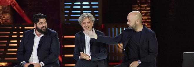 Masterchef, Bastianich accusa Cannavacciuolo: «Cracco ti ha detto così e tu ascolti» Masterchef, Bastianich accusa Cannavacciuolo: «Cracco ti ha detto così e tu ascolti»