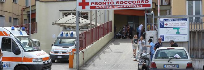 Ambulanza ed equipaggio sequestrati dopo un incidente stradale, follia a Napoli Ambulanza ed equipaggio sequestrati dopo un incidente stradale, follia a Napoli