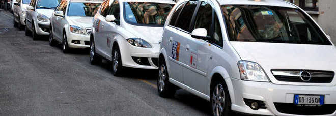 Roma, servizio taxi abusivo dedicato agli stranieri: denunciato un coreano