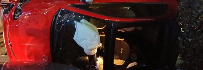 Incidente sul lungomare
Auto si ribalta
Giovane al pronto soccorso