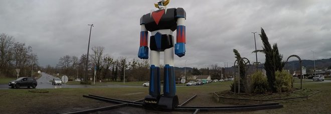 Una statua gigante di Ufo Robot difende la città : l'idea di un Comune francese Una statua gigante di Ufo Robot difende la città : l'idea di un Comune francese