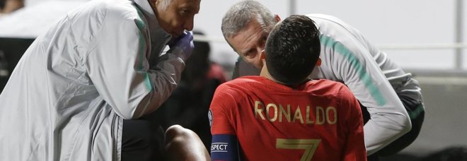 Cristiano Ronaldo soccorso dai medici del Portogallo