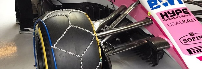 Montmelò: nevica durante i test, la Force India monta le catene