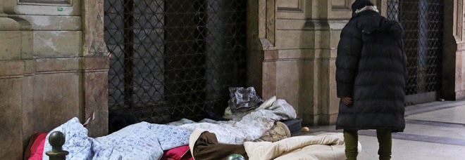 La clochard va in carcere: «Rubava cibo al supermercato». Ma sul conto ha 400mila euro