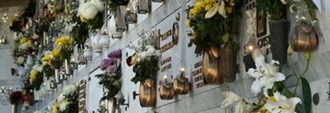 Il custode chiude e va via
​Due donne restano
prigioniere nel cimitero