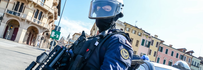 «Pericolo terrorismo». Tunisino espulso torna in città: rimpatriato «Pericolo terrorismo». Tunisino espulso torna in città: rimpatriato