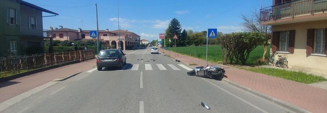 Auto taglia la strada allo scooter: ​padre di famiglia morto nell'impatto Auto taglia la strada allo scooter: ​padre di famiglia morto nell'impatto