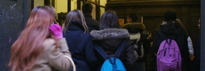 Ragazzo 13enne è vittima dei bulli: «Da un anno non vuole più uscire di casa»