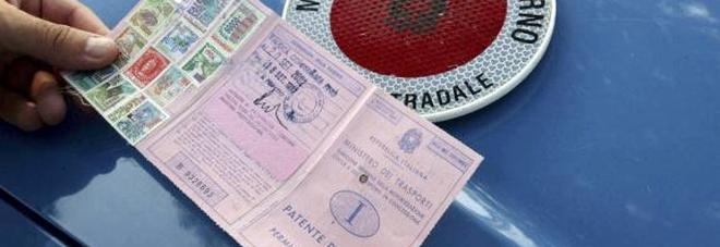Traffico di patenti false a cittadini stranieri: 94 persone denunciate Traffico di patenti false a cittadini stranieri: 94 persone denunciate