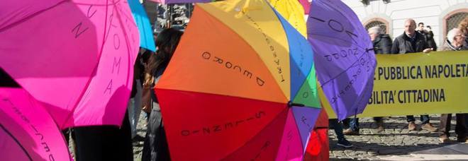 Napoli - La protesta del Comitato per la quiete pubblica: «La città non è un bene di consumo» Napoli - La protesta del Comitato per la quiete pubblica: «La città non è un bene di consumo»