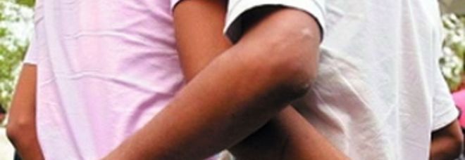 Bambino di 3 anni con due papà, il giudice dà ragione alla coppia gay Bambino di 3 anni con due papà, il giudice dà ragione alla coppia gay