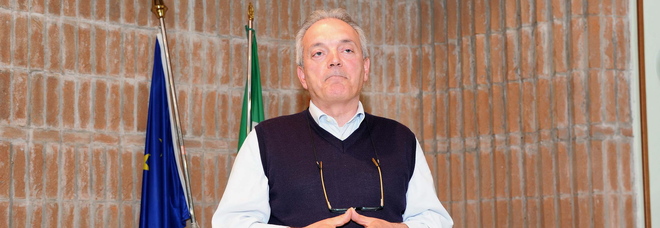 Il sindaco di Castelguglielmo Giorgio Grassia Il sindaco di Castelguglielmo Giorgio Grassia