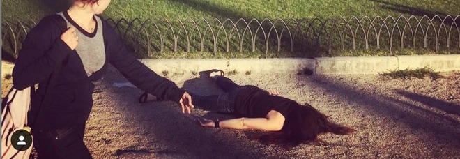 Morta su Instagram, le foto choc in giro per il mondo: e spunta anche piazza Venezia a Roma