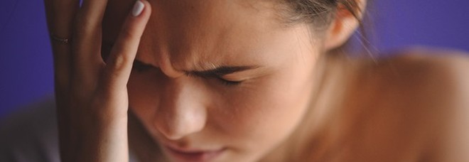 Soffrire di emicrania quadruplica il rischio di Alzheimer: «Legami tra cefalee e demenza»
