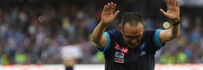 Il Napoli saluta Maurizio Sarri:
«3 anni di crescita, in bocca al lupo»
