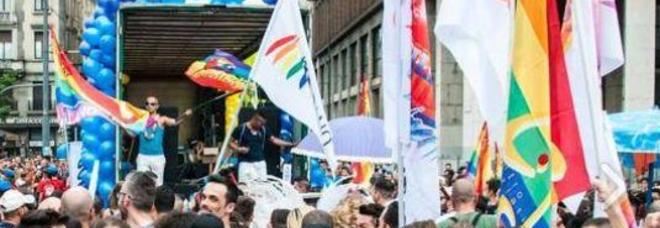 nella foto un gay pride nella foto un gay pride