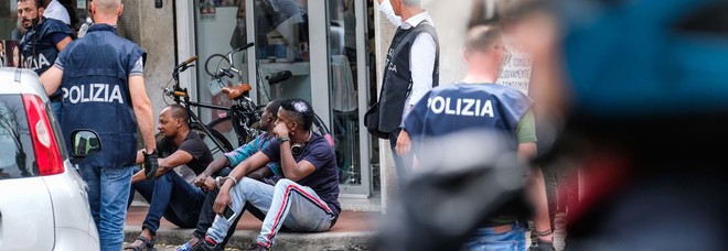 Il tesoro dei nigeriani nascosto in un trolley. Il "cassiere" era un parrucchiere