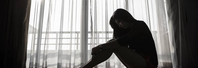 Male di vivere, si uccide a 28 anni: trovata dalla madre al rientro in casa Male di vivere, si uccide a 28 anni: trovata dalla madre al rientro in casa