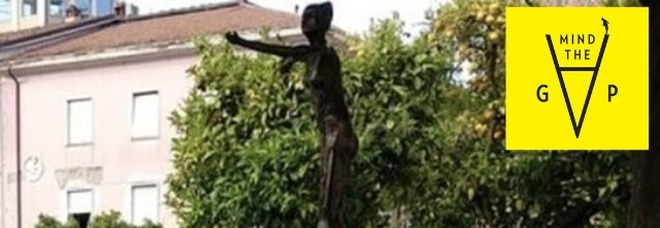 Massa, distrutta la statua simbolo della lotta al femminicidio. È la sesta volta