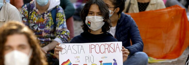 Omofobia, in tremila a Milano per dire dire stop alla violenza e chiedere «una buona legge»