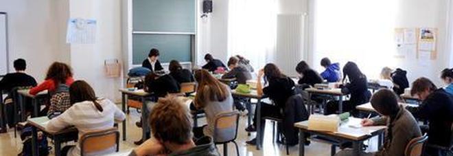 Niente gita per chi ha il voto basso in condotta. Genitori in rivolta: «La scuola del Grande Fratello»