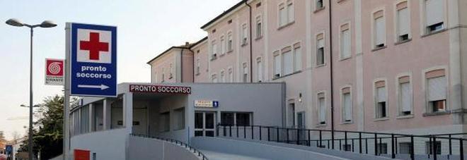 Scivola in strada e rompe lo zigomo Dimessa dall'ospedale senza esami Scivola in strada e rompe lo zigomo Dimessa dall'ospedale senza esami