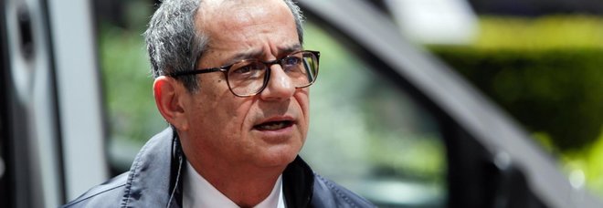 Tria: gli 80 euro di Renzi saranno riassorbiti, provvedimento sbagliato Tria: gli 80 euro di Renzi saranno riassorbiti, provvedimento sbagliato