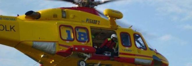 Automobile si schianta
su un albero: donna incinta
soccorsa dall'eliambulanza
