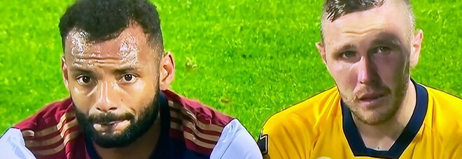 Cagliari-Parma: Joao Pedro consola Kurtic in lacrime