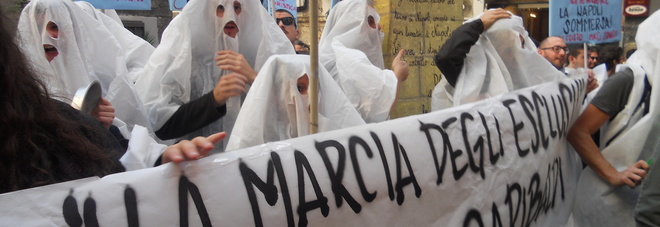 Napoli - Flash Mob contro il lavoro nero Napoli - Flash Mob contro il lavoro nero