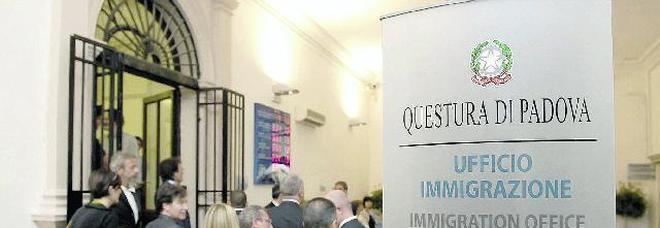 Mazzette e permessi, inchiesta chiusa: 2 agenti tra gli 11 indagati Mazzette e permessi, inchiesta chiusa: 2 agenti tra gli 11 indagati