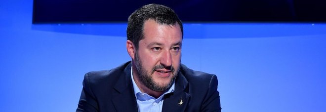 La Cei attacca Salvini, M5S ne approfitta: «Scomoda la Madonna per vincere le europee» La Cei attacca Salvini, M5S ne approfitta: «Scomoda la Madonna per vincere le europee»