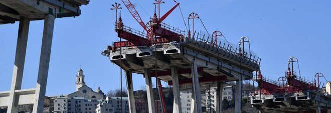 Ponte Morandi, falsi report sugli altri viadotti. L'ex manager di Autostrade: «Devo ridurre i costi»