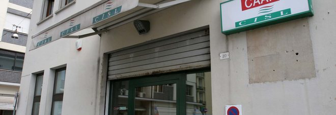 «Vogliamo il reddito di cittadinanza» Arrivano le prime richieste al Caf «Vogliamo il reddito di cittadinanza» Arrivano le prime richieste al Caf