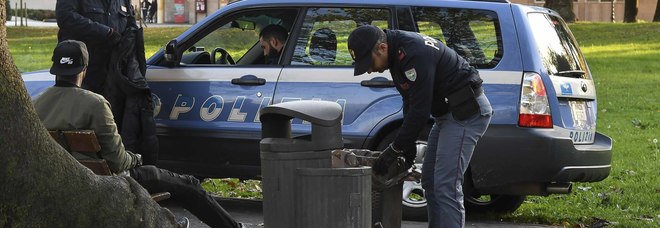 Controlli della Polizia a Campo Marzo Controlli della Polizia a Campo Marzo