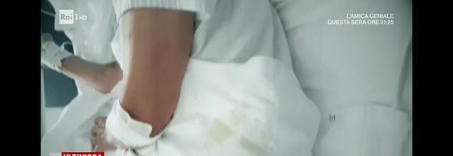 Anziana legata al letto
in mezzo a urina e sangue:
il video drammatico