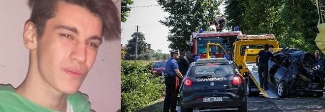 Marco muore a 19 anni dopo l'orale della maturitĂ : diploma consegnato ai genitori durante il funerale Marco muore a 19 anni dopo l'orale della maturità: diploma consegnato ai genitori durante il funerale