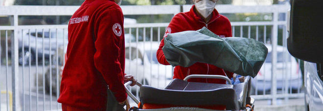 Coronavirus, medici di Lodi nel caos: «Bombardati di telefonate, ma non abbiamo le mascherine»