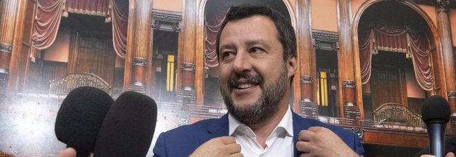 Carta di identità, tornano 'padre' e 'madre': addio alla dicitura neutro 'genitori' Carta di identità, tornano 'padre' e 'madre': addio alla dicitura neutro 'genitori'