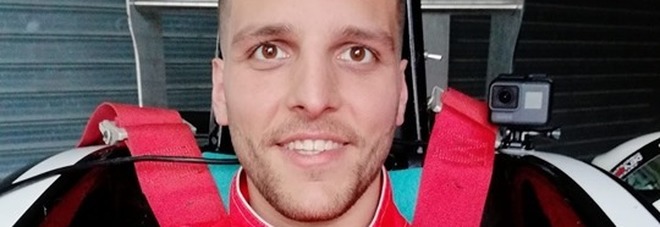 Insegue il ladro in scooter e nella foga non mette il casco: 25enne cade e muore a Genova Insegue il ladro in scooter e nella foga non mette il casco: 25enne cade e muore a Genova