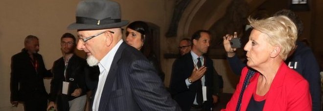 Fatture false, i genitori di Renzi assenti al processo rinunciano a essere esaminati